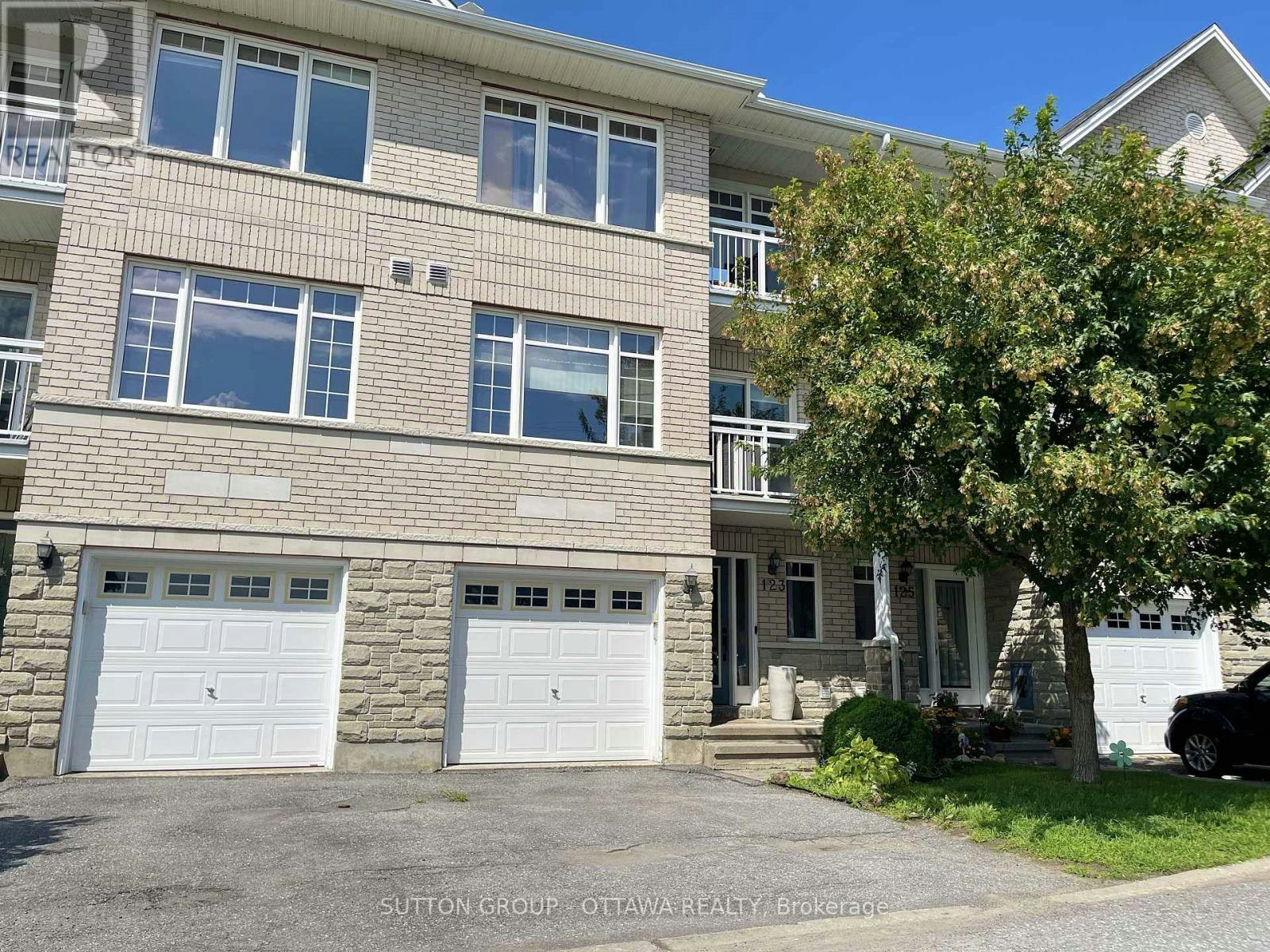 18-123 Corinth Private, Ottawa, ON, K2E 0A8