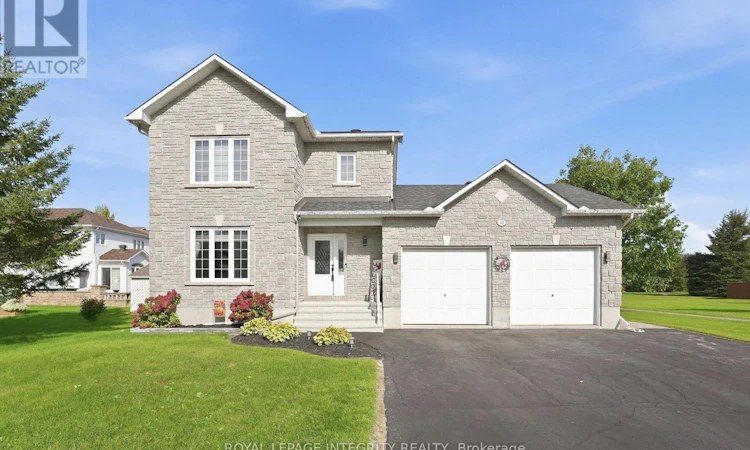 36 Frontenac Boulevard