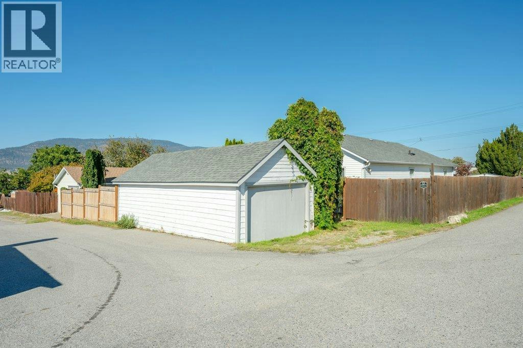584 Edna Avenue, Penticton, BC, V2A 2M2 - 55