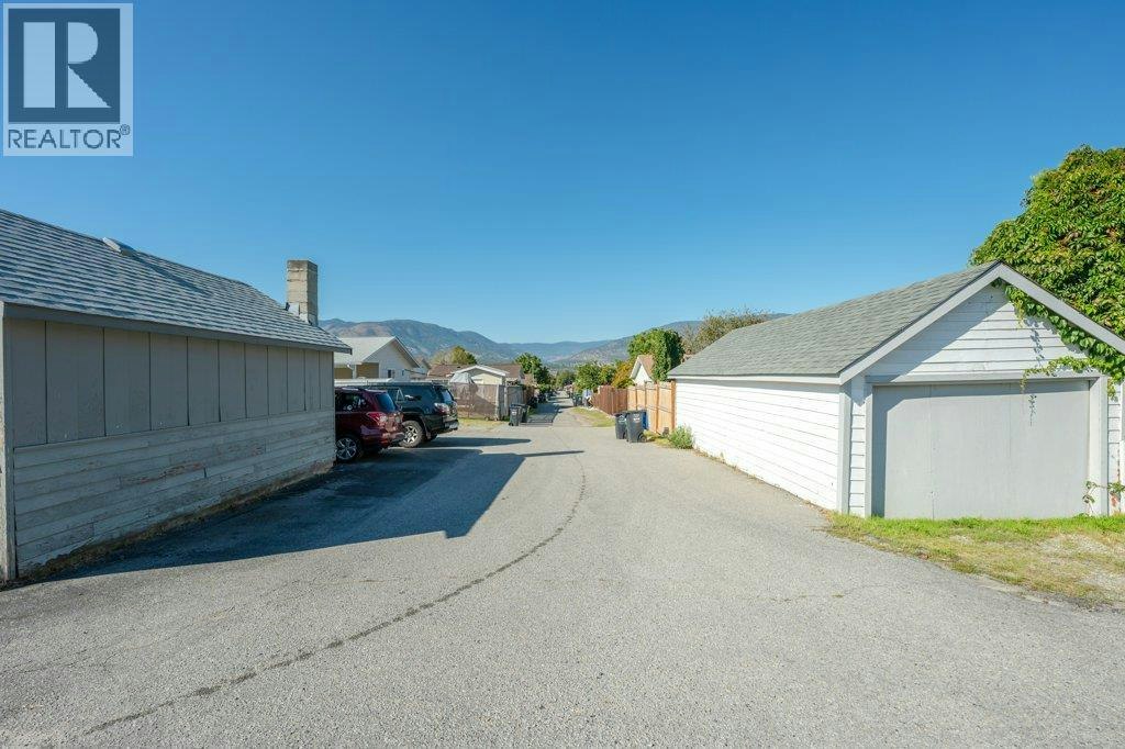 584 Edna Avenue, Penticton, BC, V2A 2M2 - 56