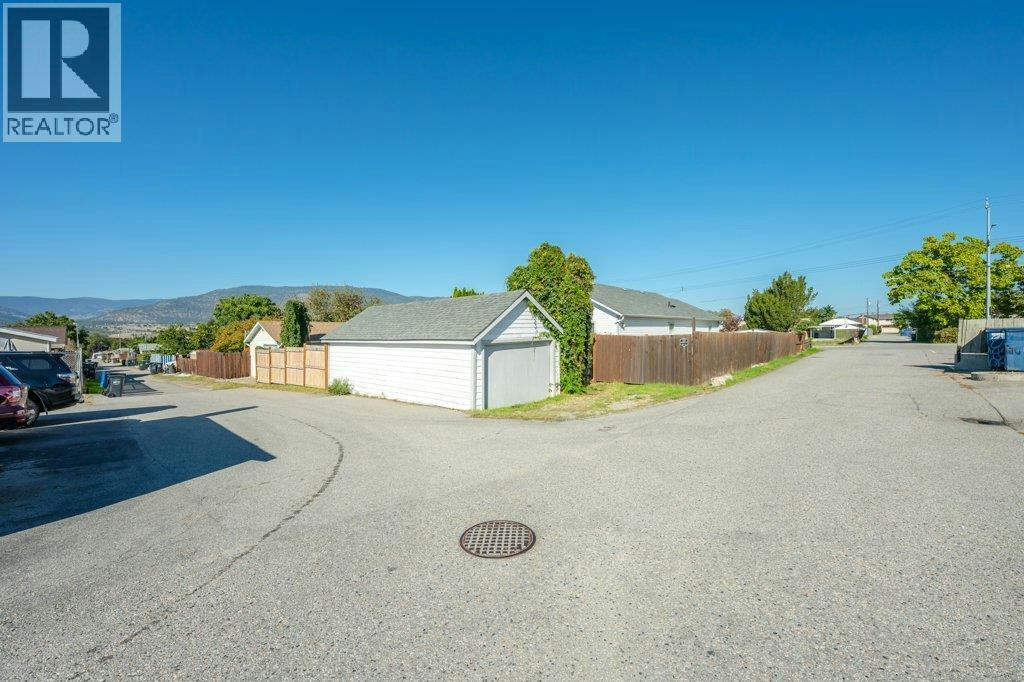 584 Edna Avenue, Penticton, BC, V2A 2M2 - 54