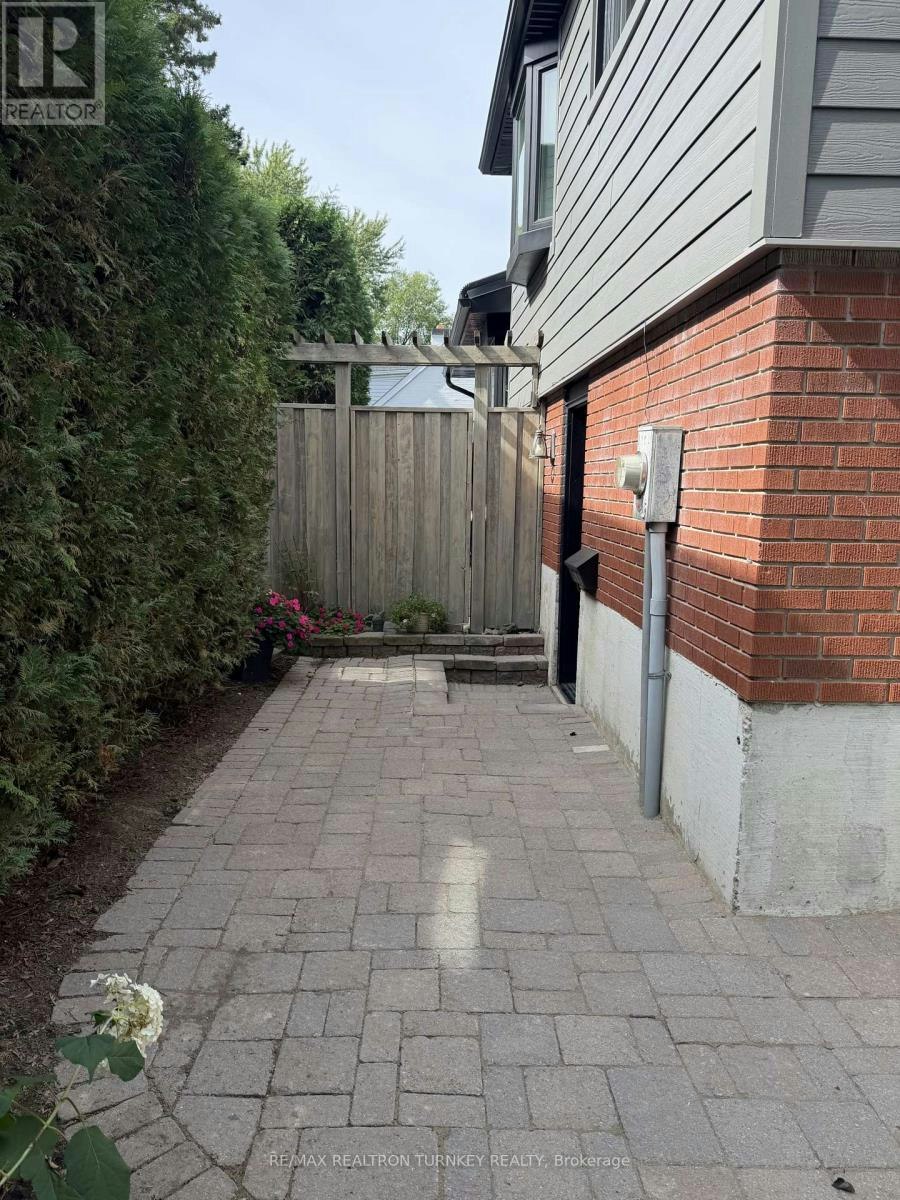 LOWER-310 Queen Street, Newmarket, ON, L3Y 2G4 - 4