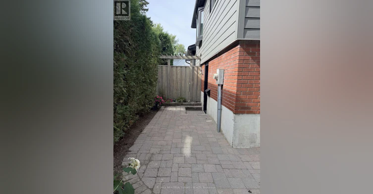 LOWER-310 Queen Street, Newmarket, ON, L3Y 2G4 - 4