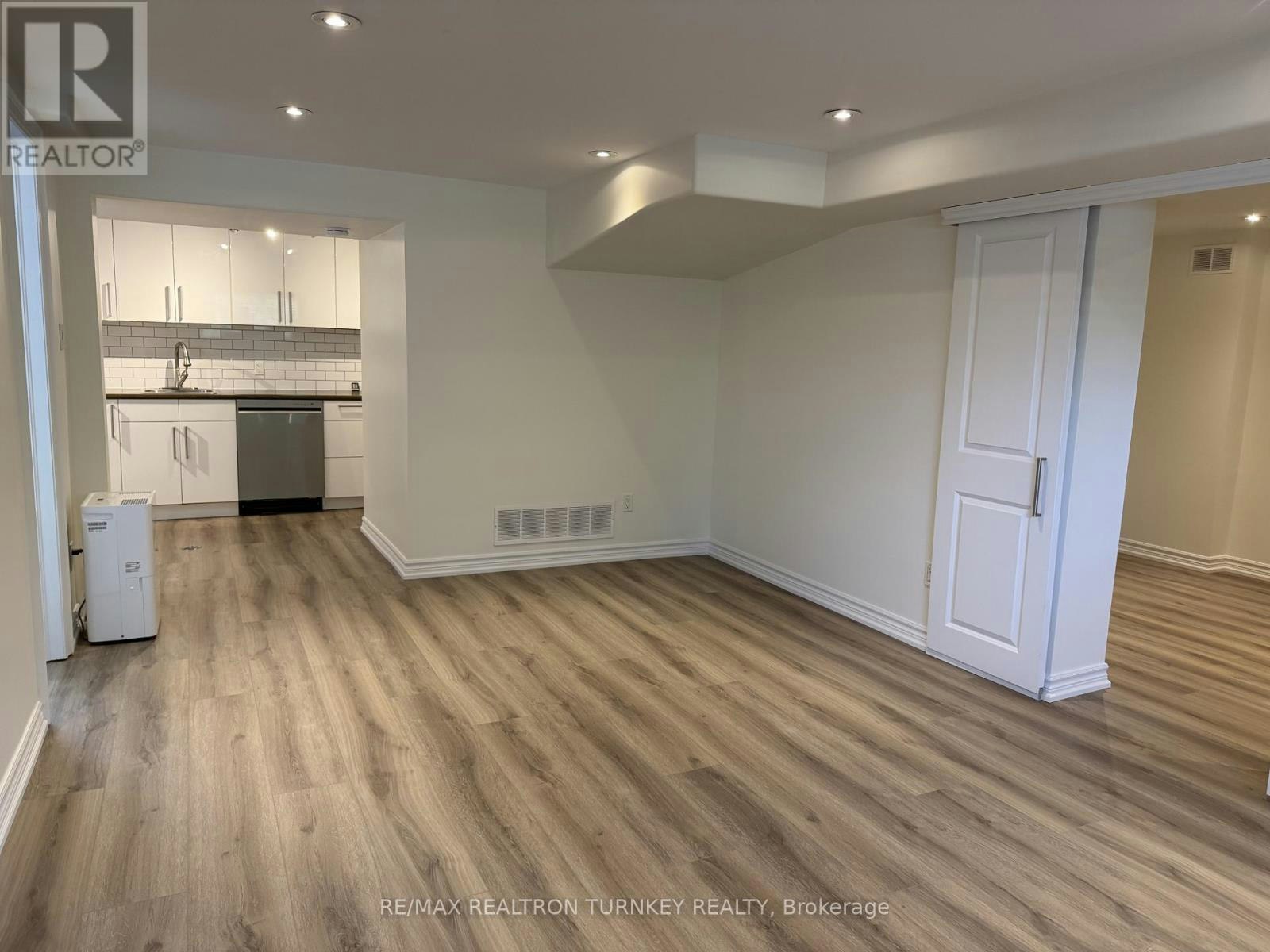 LOWER-310 Queen Street, Newmarket, ON, L3Y 2G4 - 17