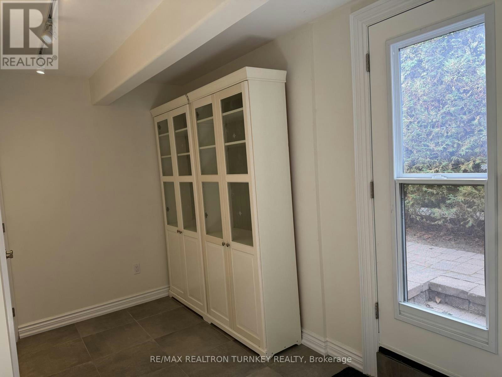 LOWER-310 Queen Street, Newmarket, ON, L3Y 2G4 - 7