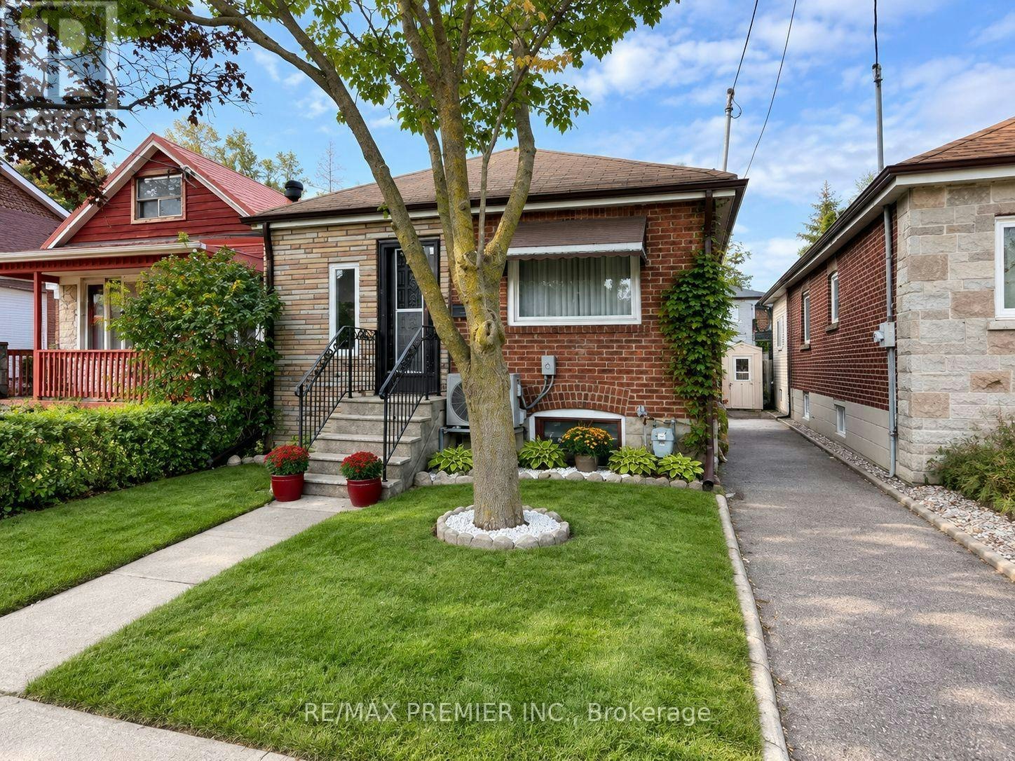 34 Rutherford Avenue, Toronto, ON, M6M 2C6