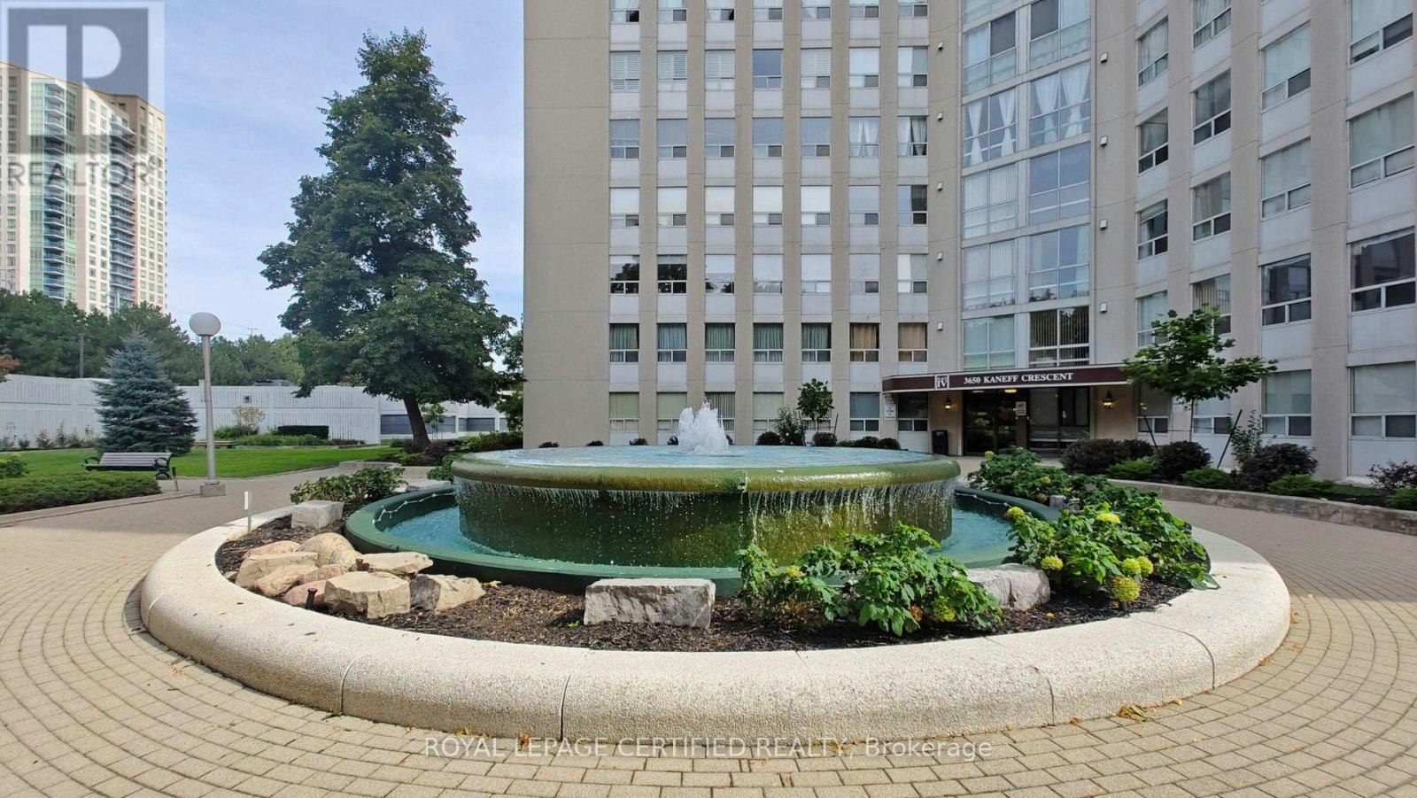 802-3650 Kaneff Crescent, Mississauga, ON, L5A 4A1