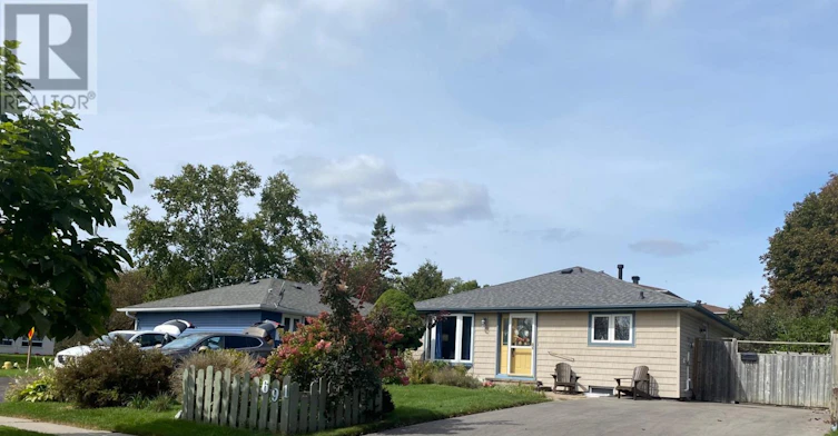 691 Wesley Drive, Oshawa, ON, L1H 7X6 - 2