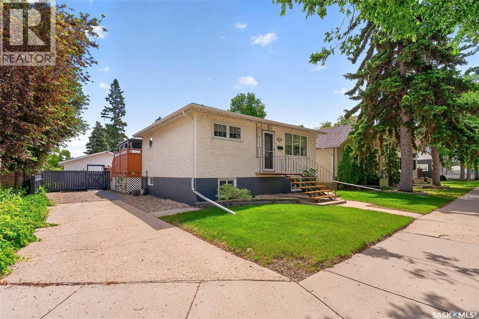 1225 Grafton Avenue, Moose Jaw, SK, S6H 3S7