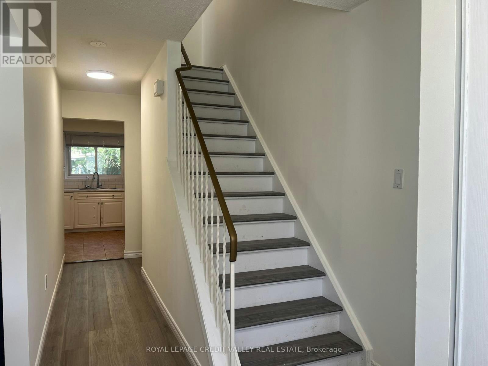 531 Camelot Drive, Oshawa, ON, L1K 1K3 - 6
