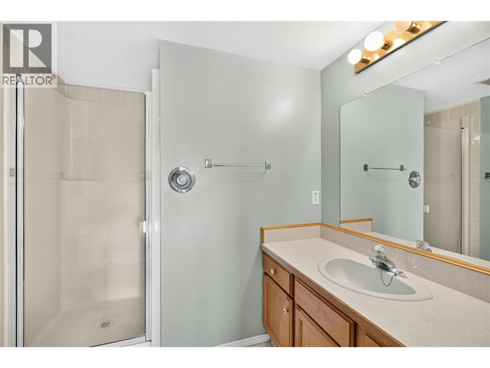 204-133 Winnipeg Street, Penticton, BC, V2A 6L2 - 14