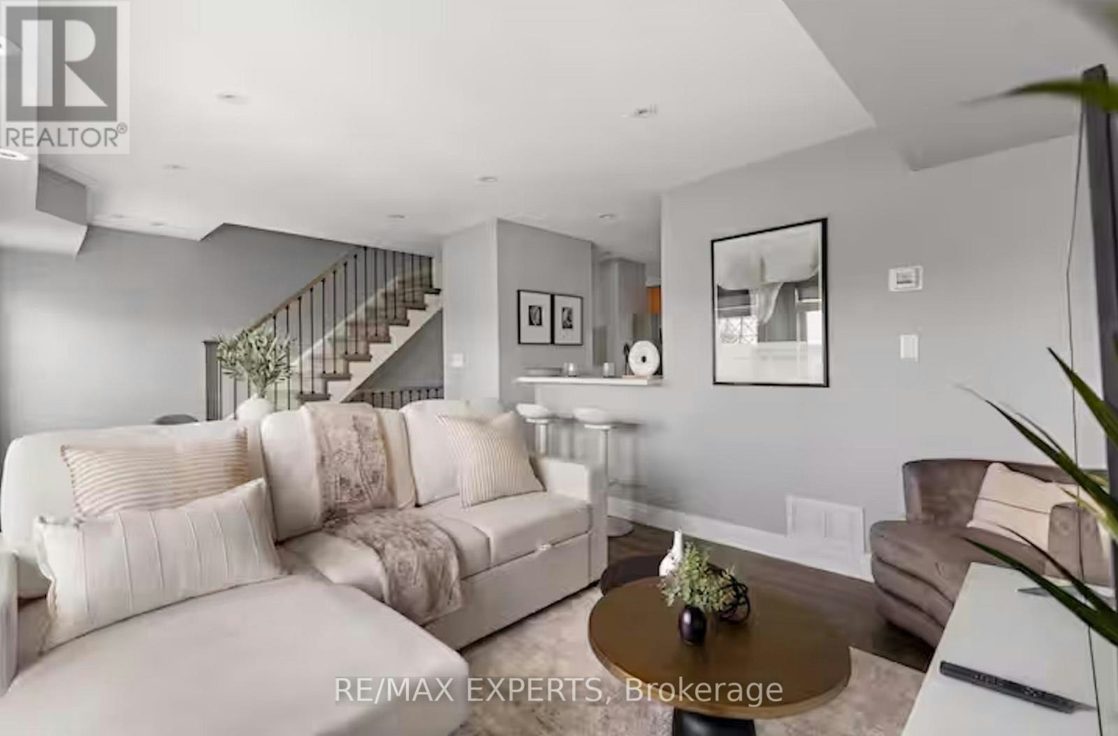 44-30 Turntable Crescent, Toronto, ON, M6H 4K9 - 2