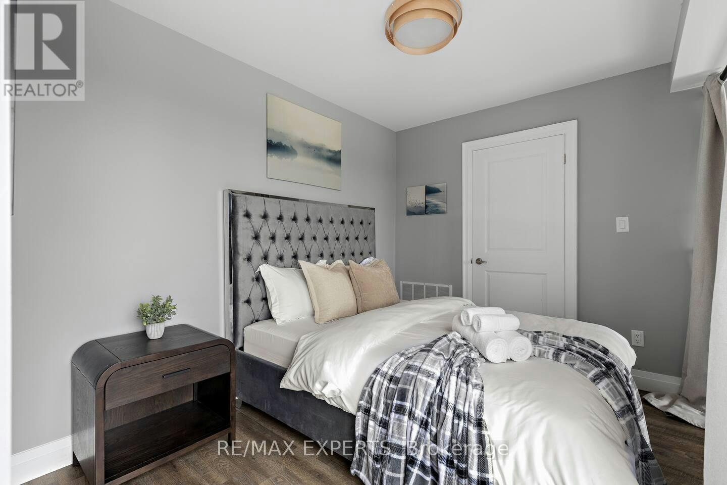 44-30 Turntable Crescent, Toronto, ON, M6H 4K9 - 25
