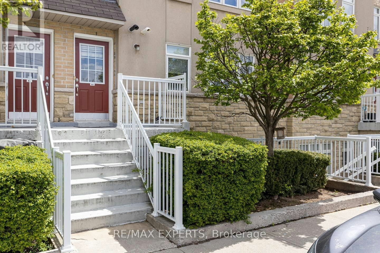 44-30 Turntable Crescent, Toronto, ON, M6H 4K9