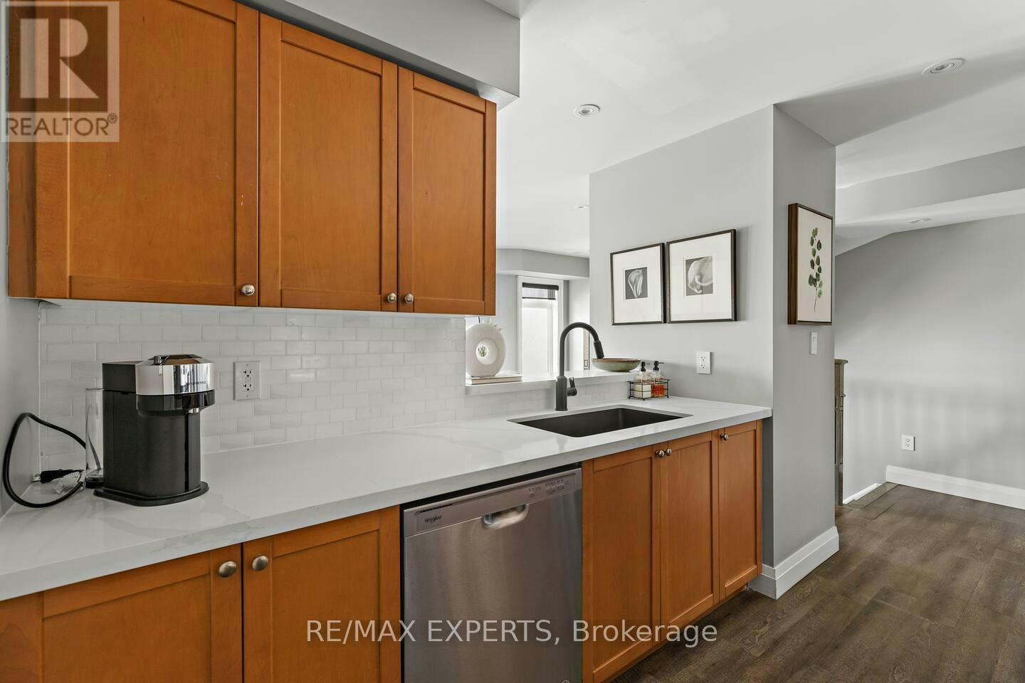 44-30 Turntable Crescent, Toronto, ON, M6H 4K9 - 10