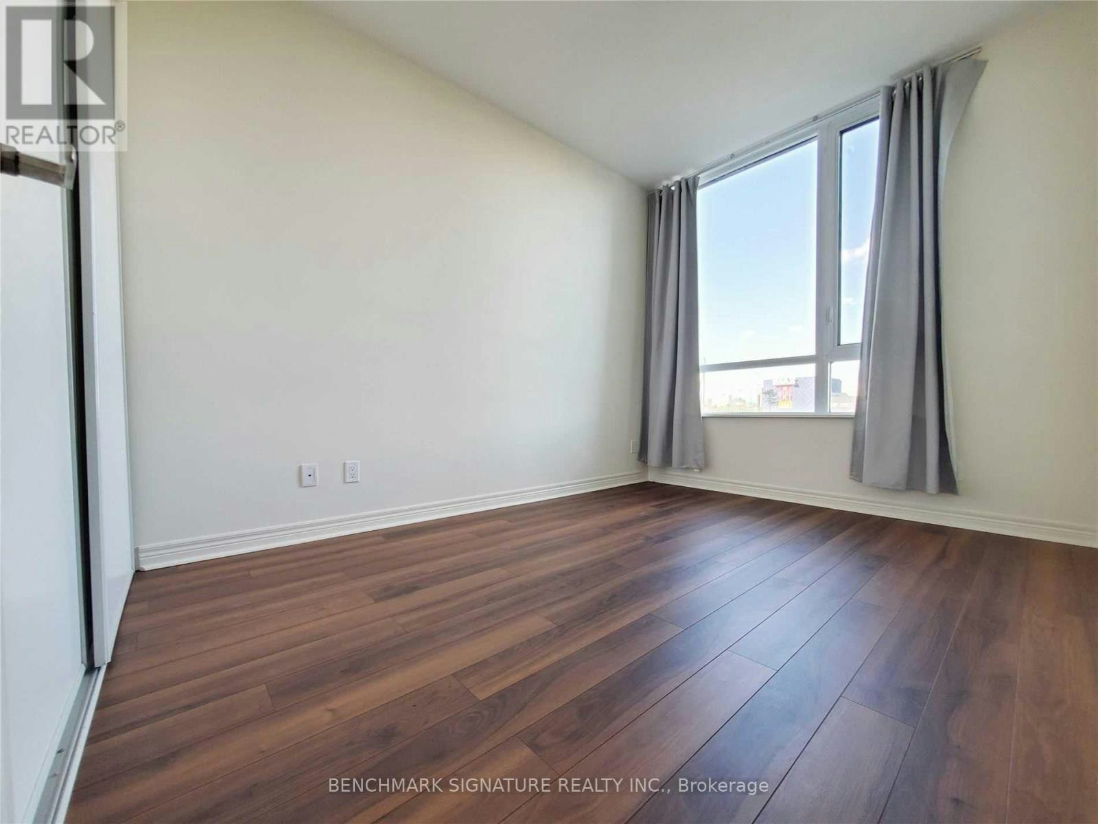 217-339 Rathburn Road W, Mississauga, ON, L5B 0K6 - 11