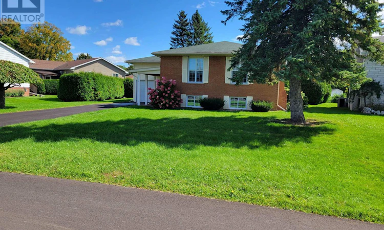 5 Ravenhurst Drive E