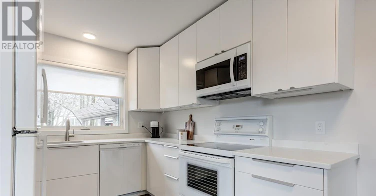 Upper-1246 Southview Drive, Greater Sudbury, ON, P3E 2L6 - 2