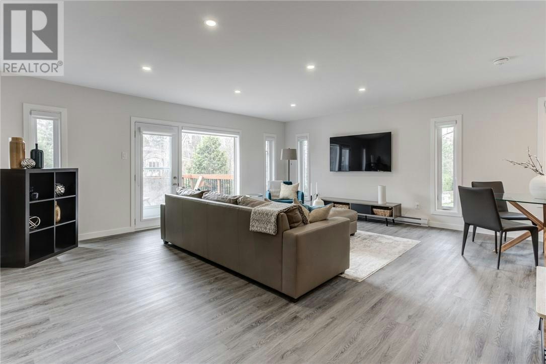 Upper-1246 Southview Drive, Greater Sudbury, ON, P3E 2L6 - 8