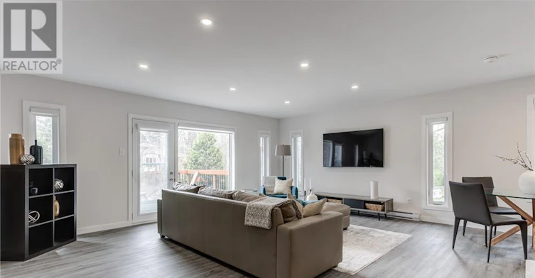 Upper-1246 Southview Drive, Greater Sudbury, ON, P3E 2L6 - 8