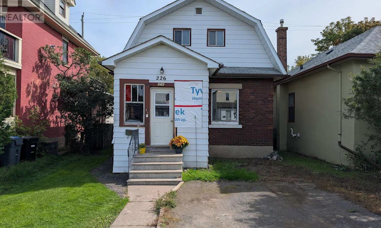 226 Harold Street N