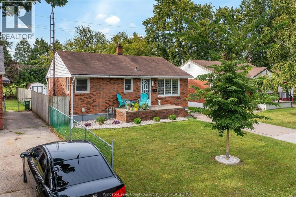1215 Chappell, Windsor, ON, N9C 3C8 - 2