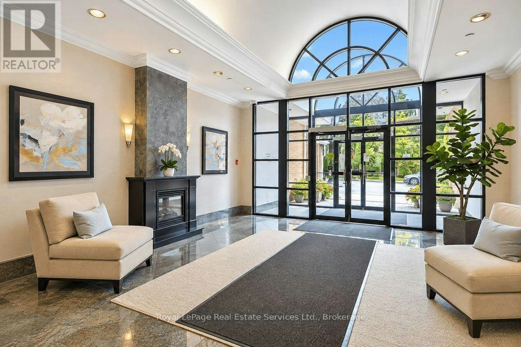 305-221 Robinson Street, Oakville, ON, L6J 7N9 - 2