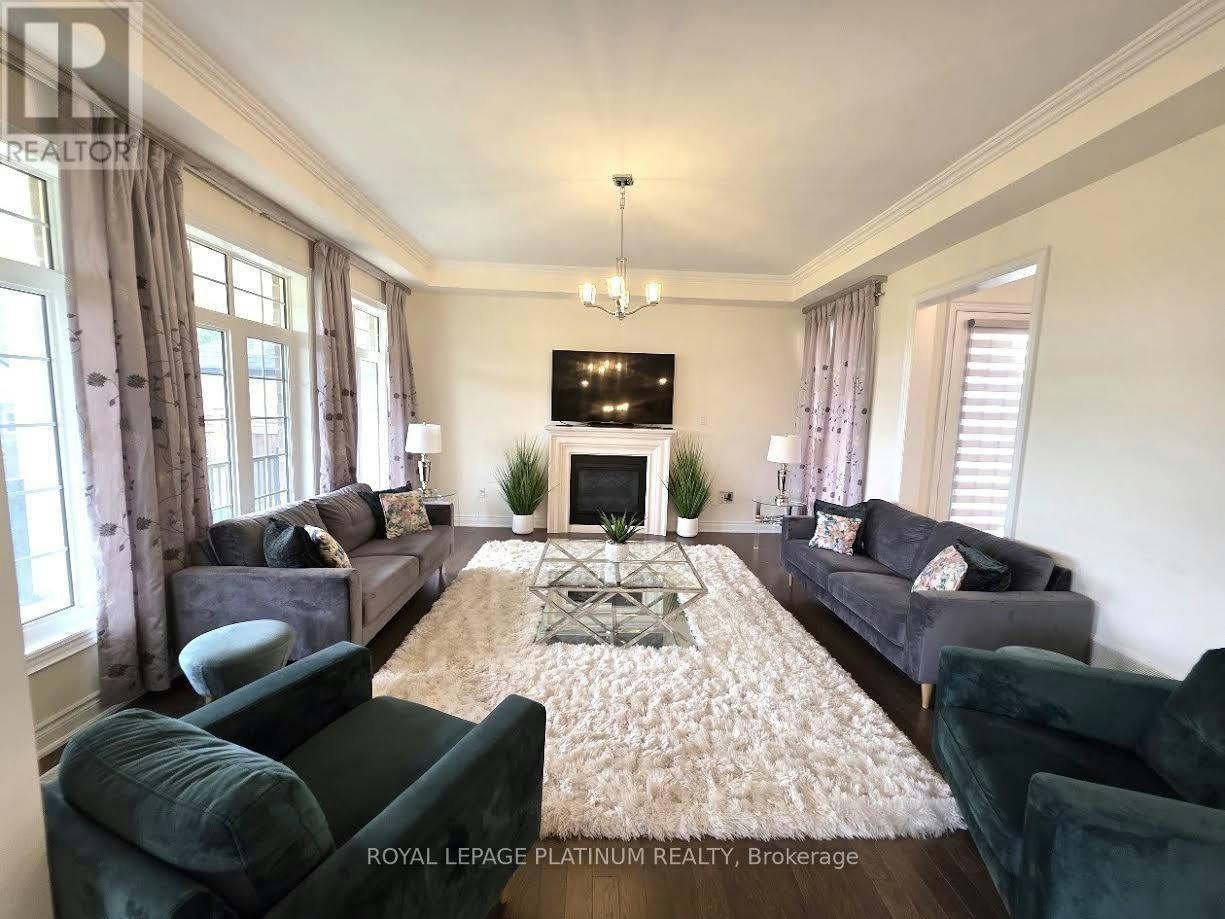 25 Munsie Drive, King, ON, L7B 0N8 - 3