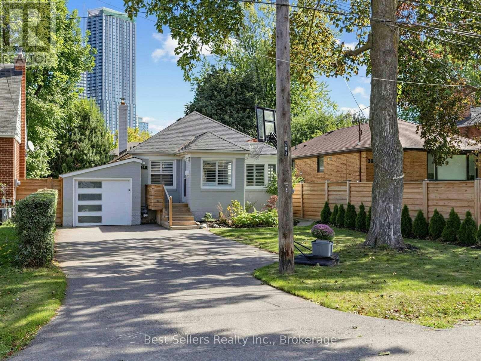 37 Wilmar Road, Toronto, ON, M9B 3R8