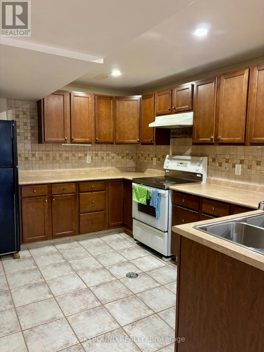 LOWER-107 Whitchurch Mews, Mississauga, ON, L5A 4B2