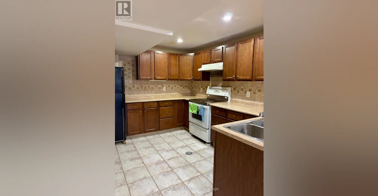 LOWER-107 Whitchurch Mews, Mississauga, ON, L5A 4B2