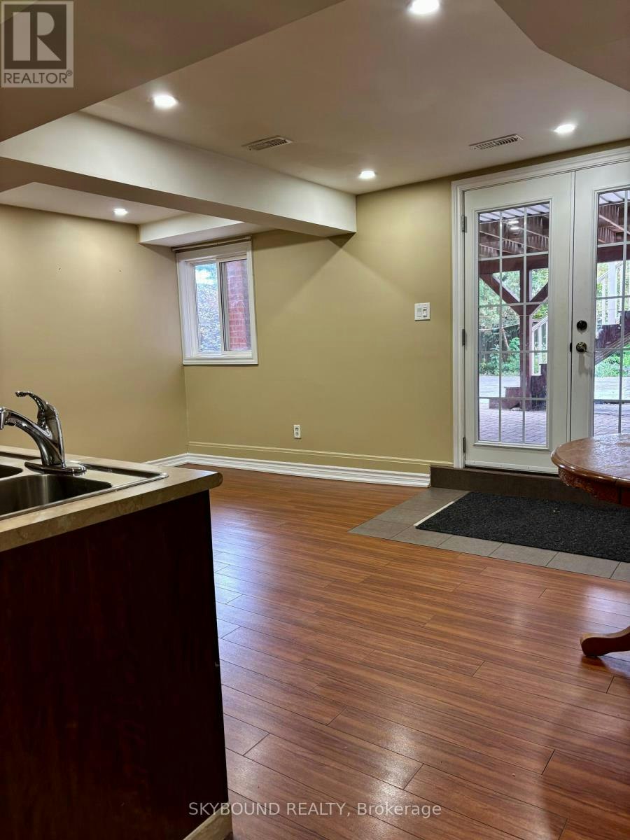 LOWER-107 Whitchurch Mews, Mississauga, ON, L5A 4B2 - 2