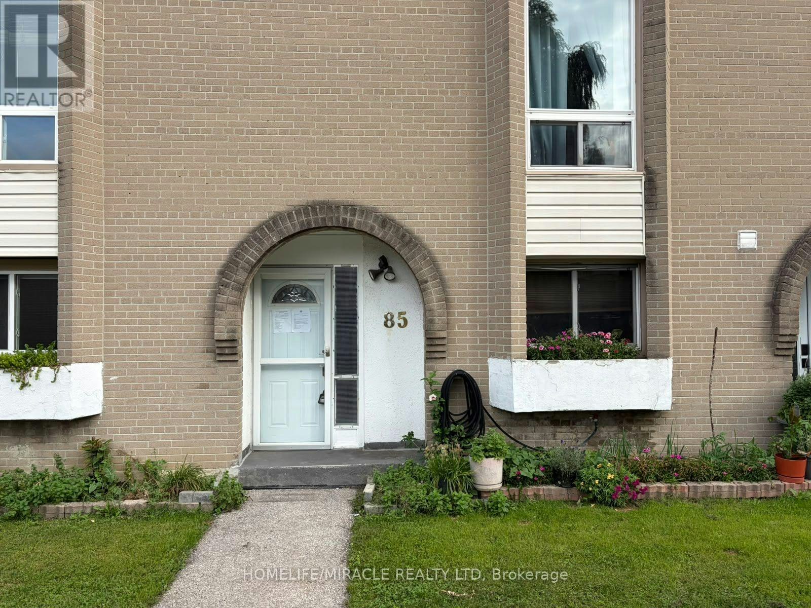 85-19 London Green Court, Toronto, ON, M3N 1K3