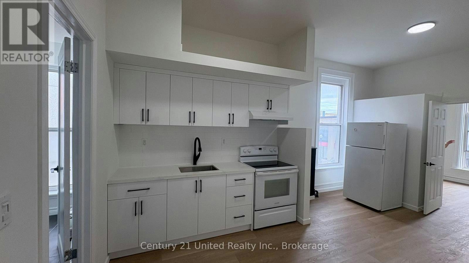 9 - 172-5 Hunter Street W, Peterborough, ON, K9H 2L2 - 2