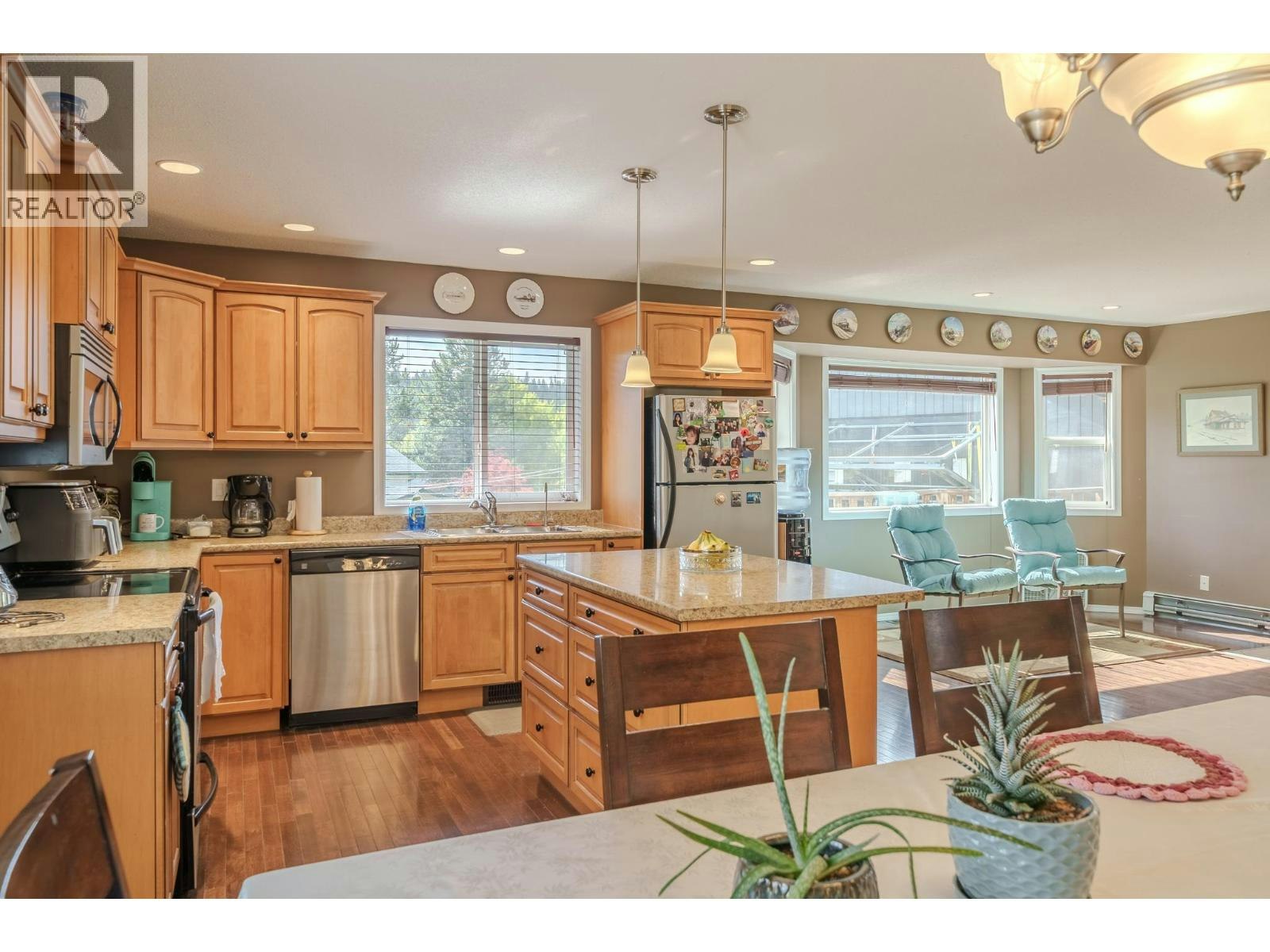 6500 Grey Crescent - 3