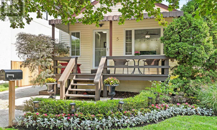 5 Acorn Avenue