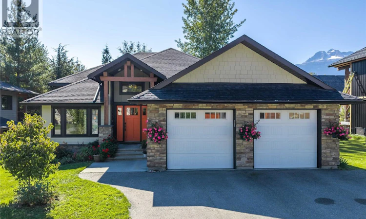 1915 Aspen Crescent