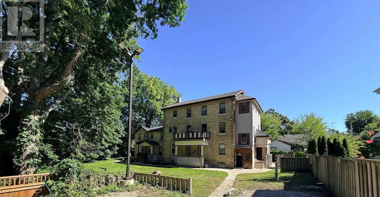 11-1 Waverley Place, London, ON, N6B 2C3