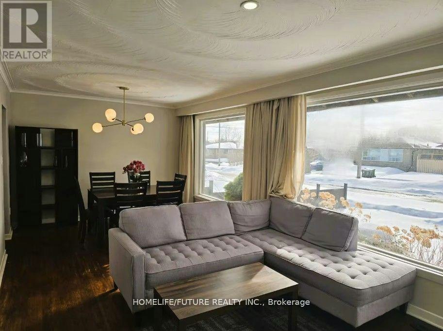 7 Stonehenge Crescent, Toronto, ON, M1G 2P5 - 3