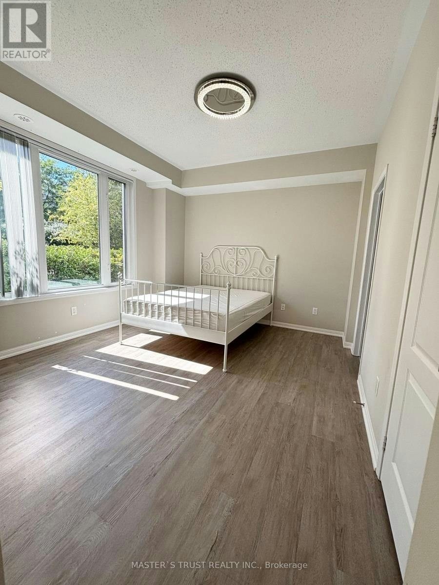 33 Walter Dove Court, Aurora, ON, L4G 0S8