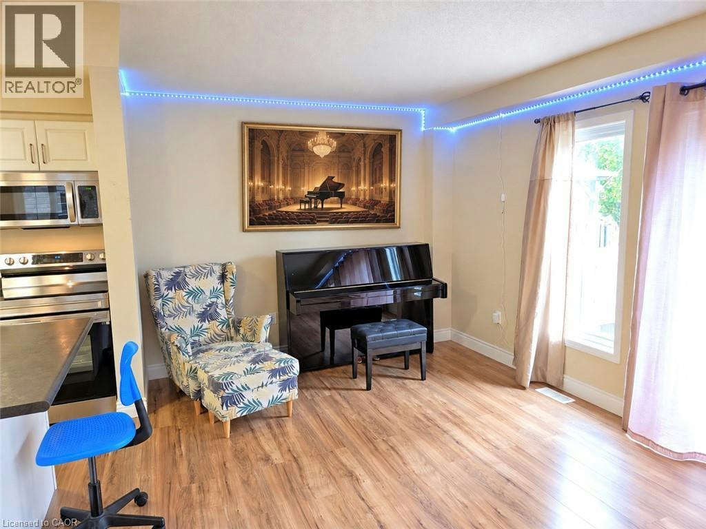 564 Wild Iris Avenue, Waterloo, ON, N2V 2X5 - 16