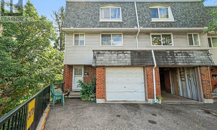 33-2669 Southvale Crescent