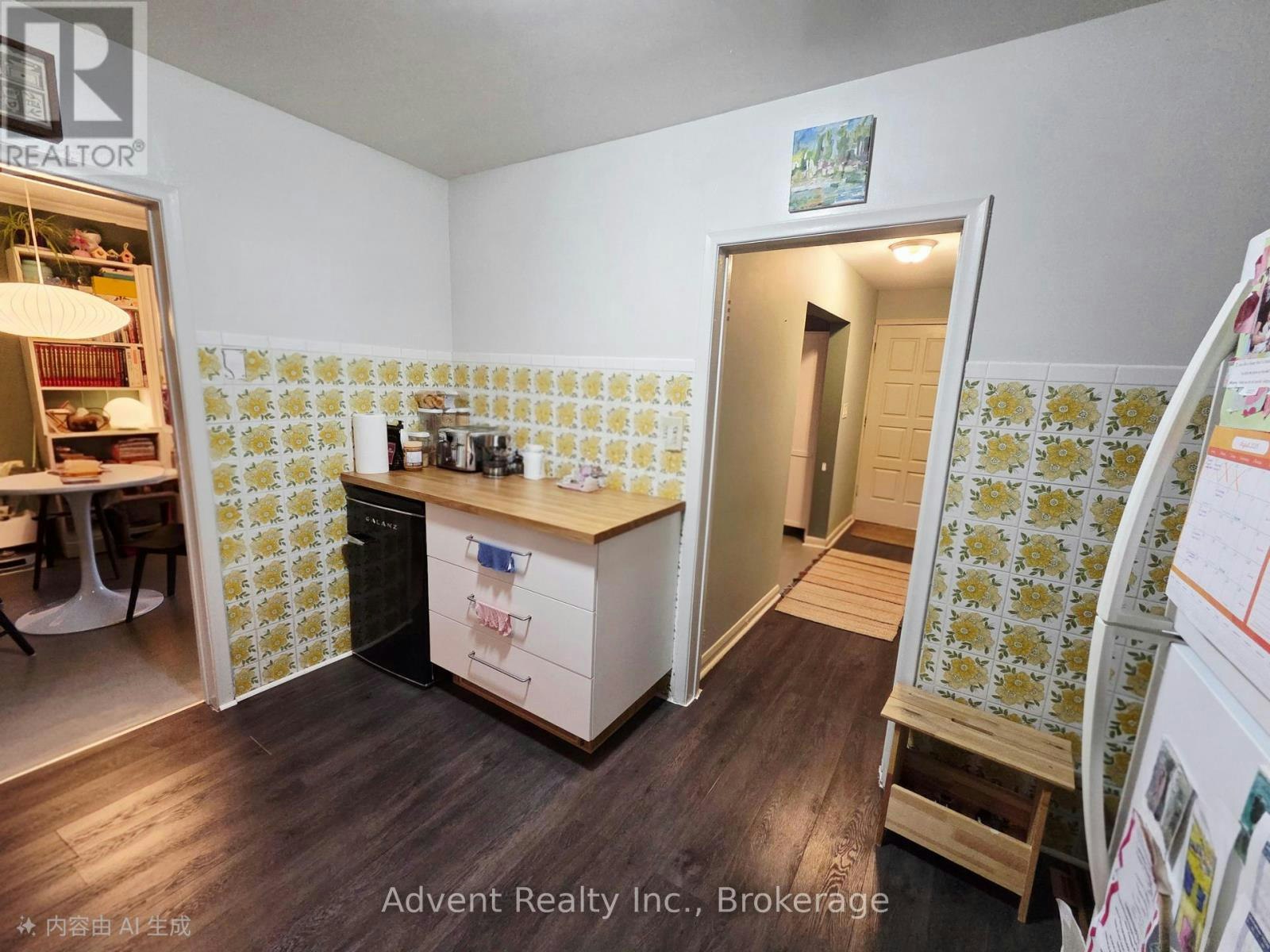 UPPER-800 Davenport Road, Toronto, ON, M6G 2B3 - 4