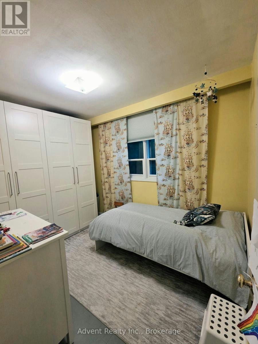 UPPER-800 Davenport Road, Toronto, ON, M6G 2B3 - 5