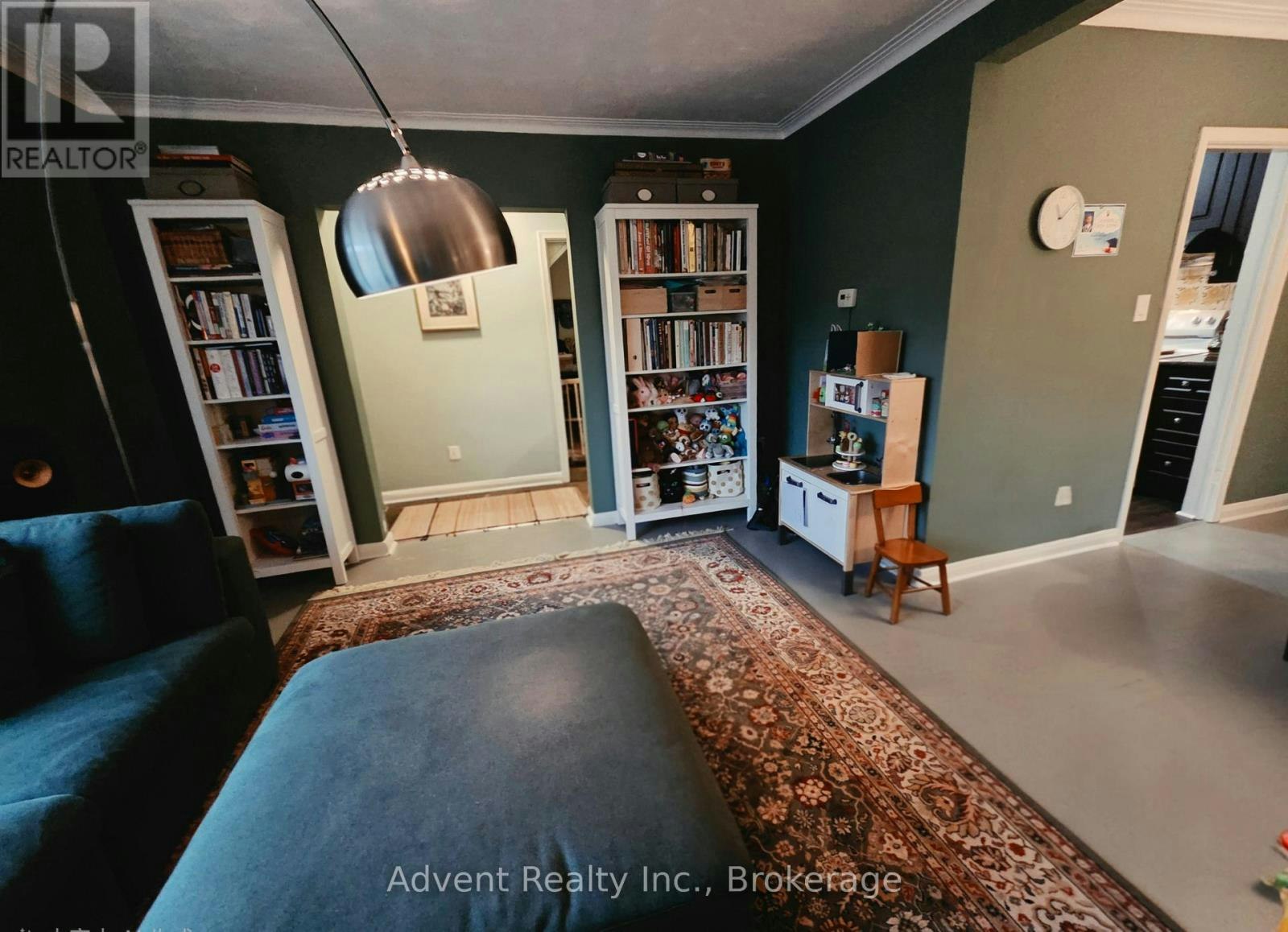 UPPER-800 Davenport Road, Toronto, ON, M6G 2B3 - 2