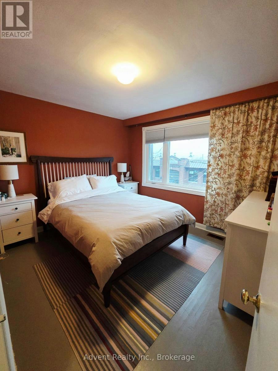 UPPER-800 Davenport Road, Toronto, ON, M6G 2B3 - 10