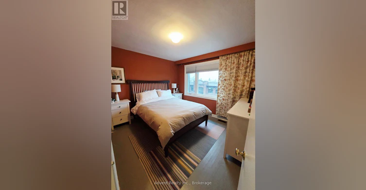 UPPER-800 Davenport Road, Toronto, ON, M6G 2B3 - 10