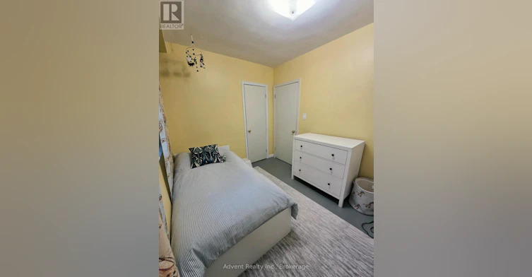 UPPER-800 Davenport Road, Toronto, ON, M6G 2B3 - 6
