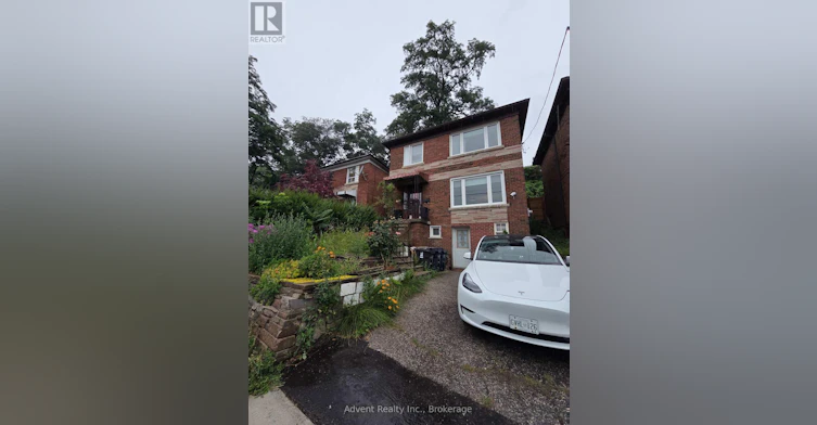 UPPER-800 Davenport Road, Toronto, ON, M6G 2B3 - 13