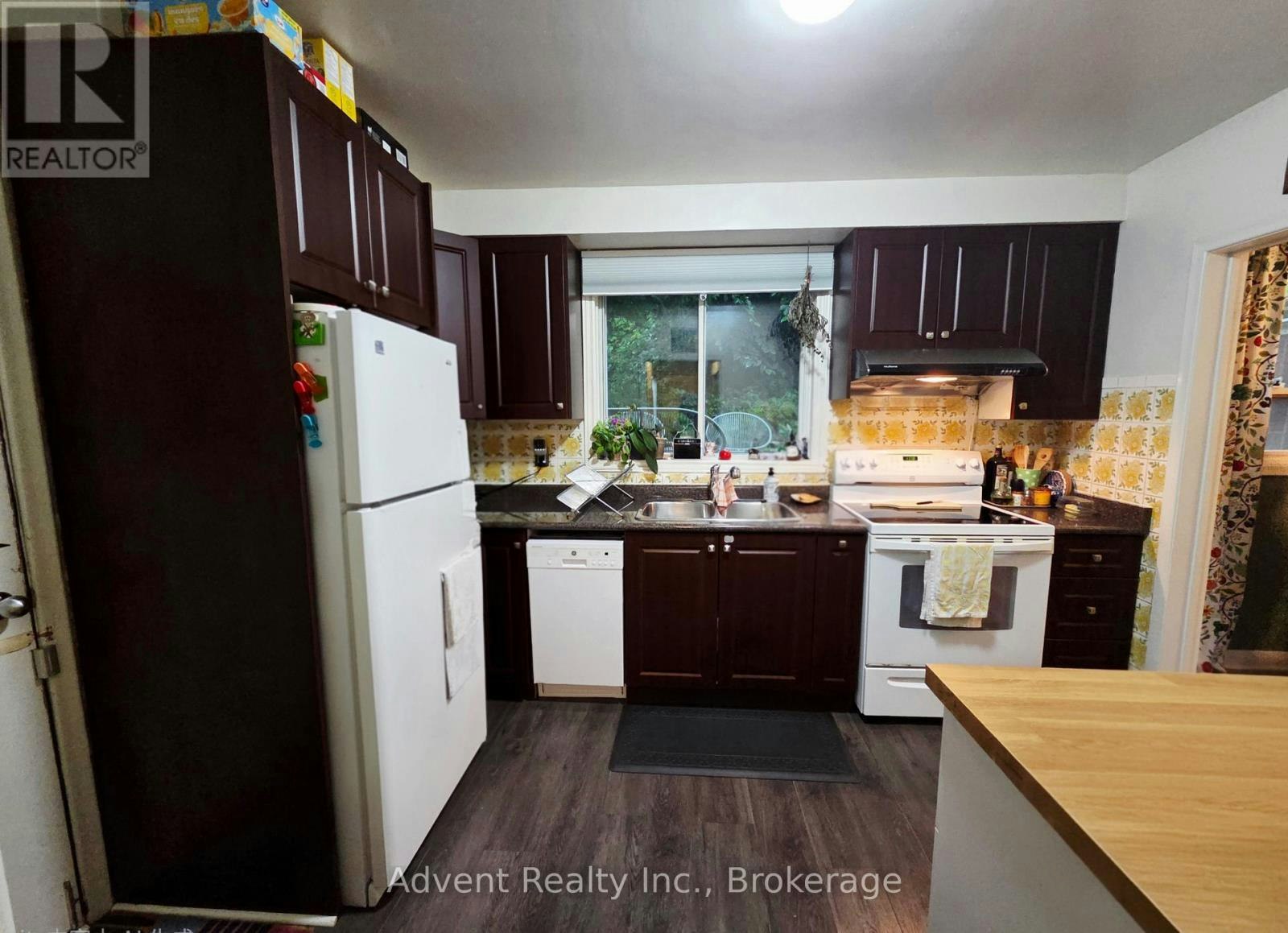 UPPER-800 Davenport Road, Toronto, ON, M6G 2B3 - 3